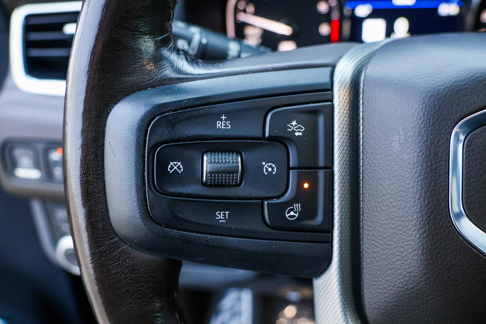 2021 GMC YUKON - Image 15