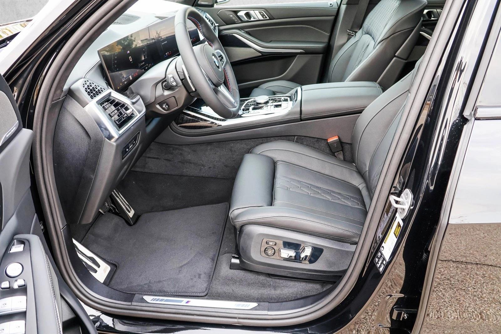 2025 BMW X7 - Image 12