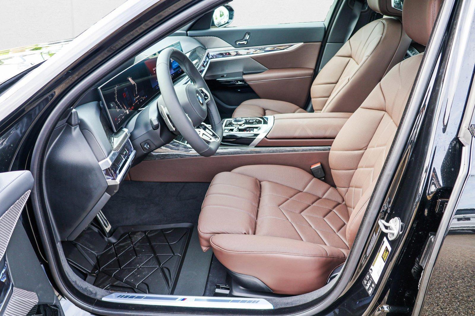 2025 BMW 7 Series 760i - Photo 12