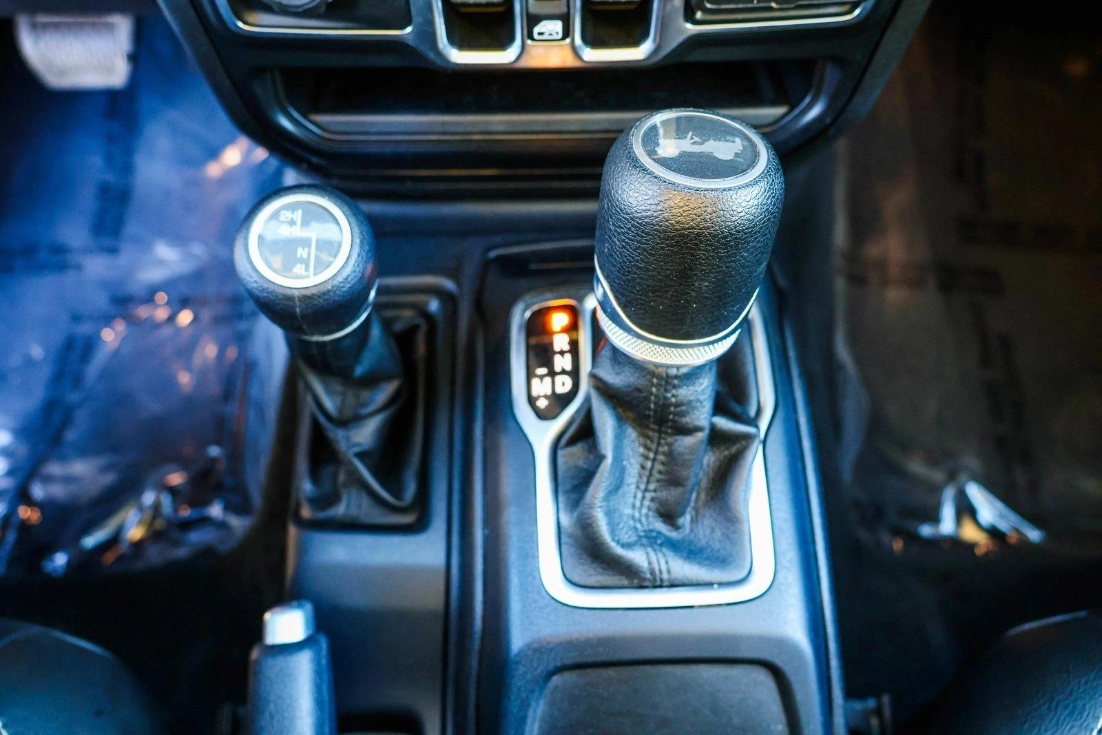 2020 JEEP WRANGLER - Image 19