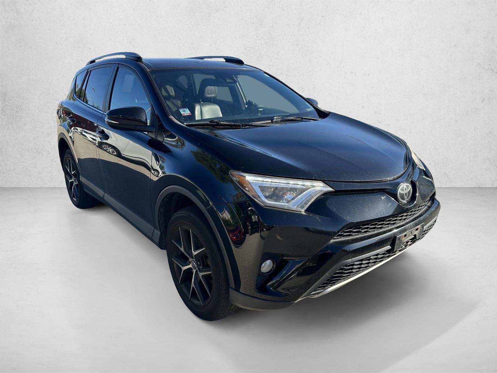 2017 Toyota RAV4 SE photo 3