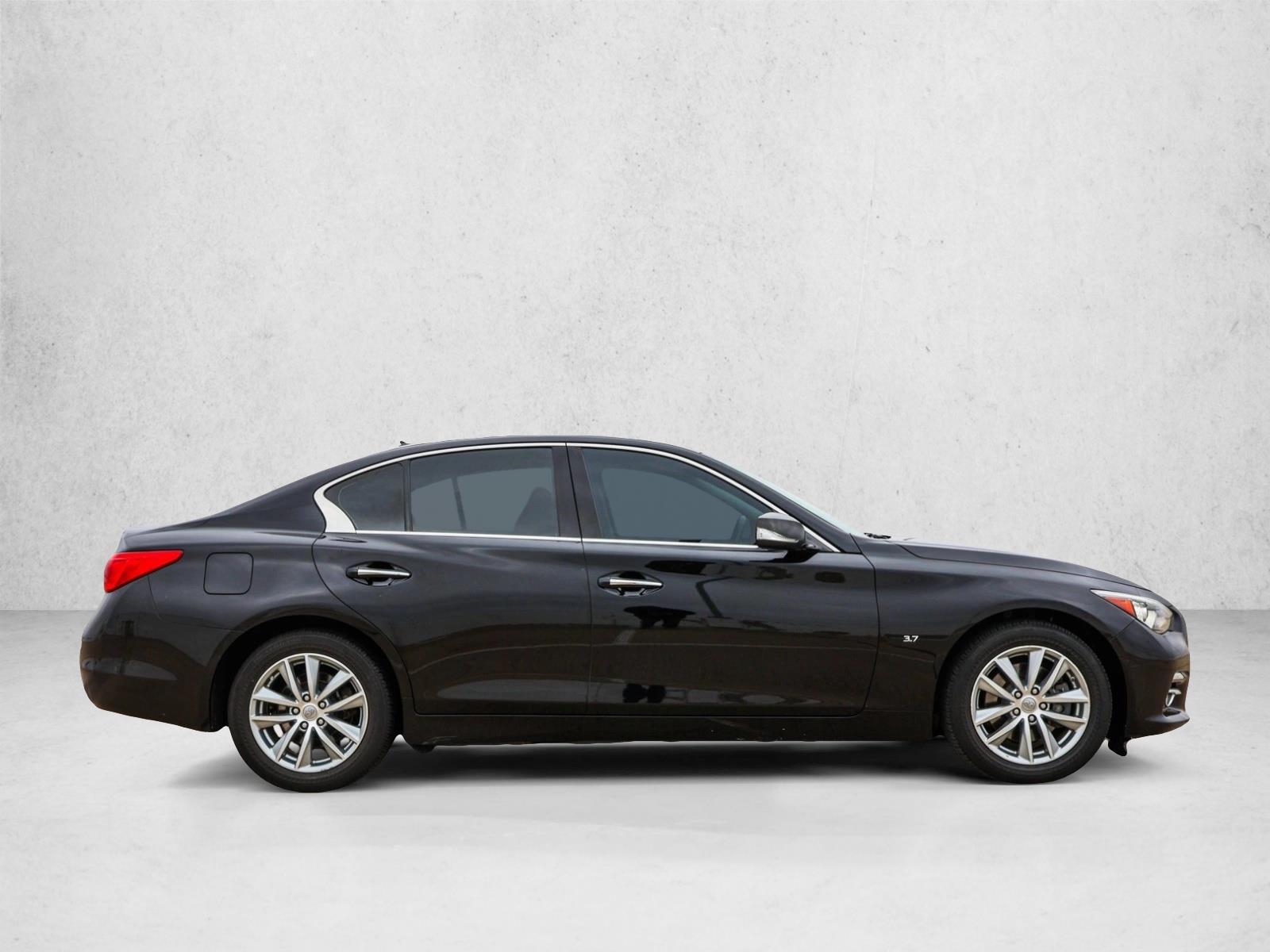 2015 Infiniti Q50 Premium photo 4