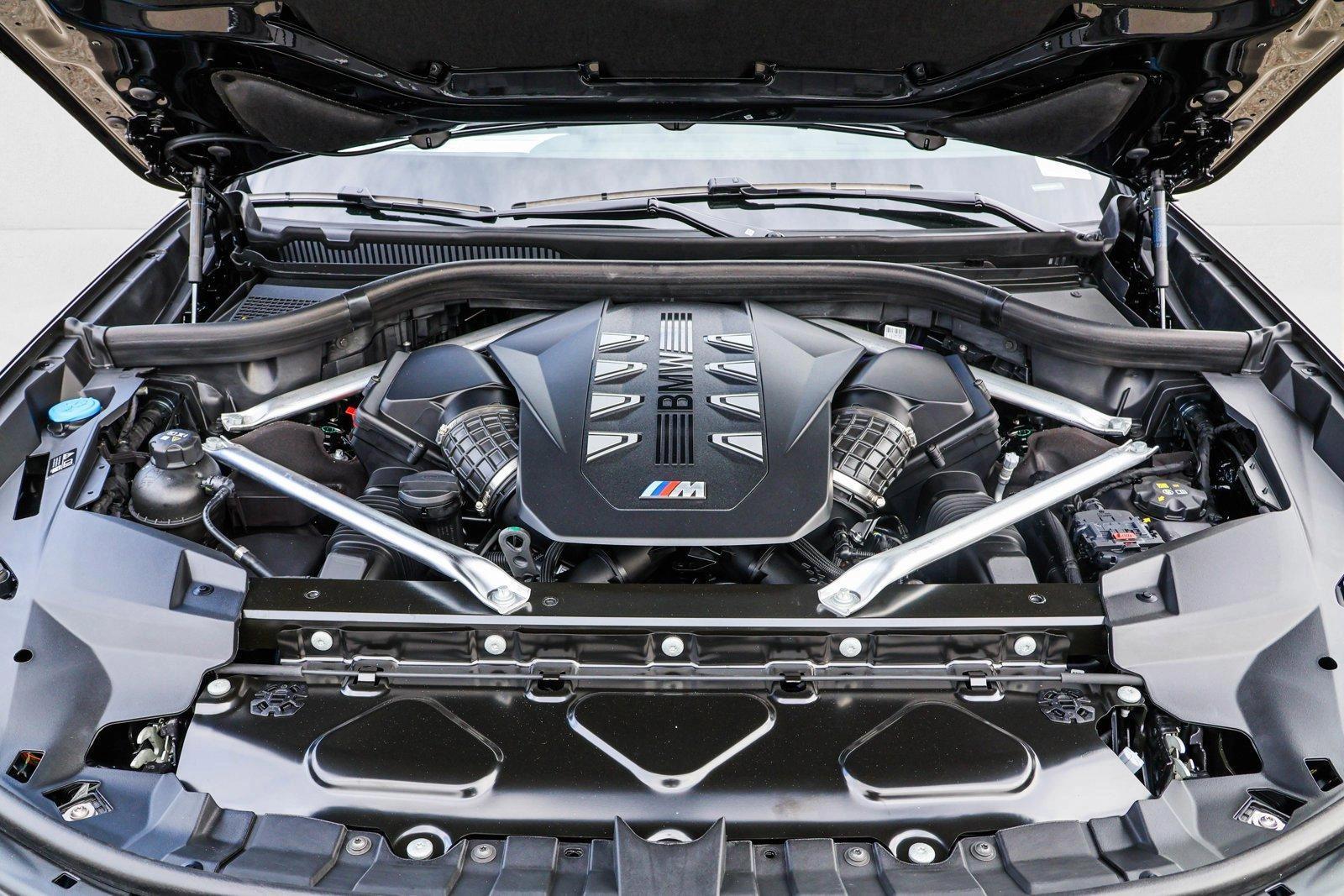 2025 BMW X7 - Image 28