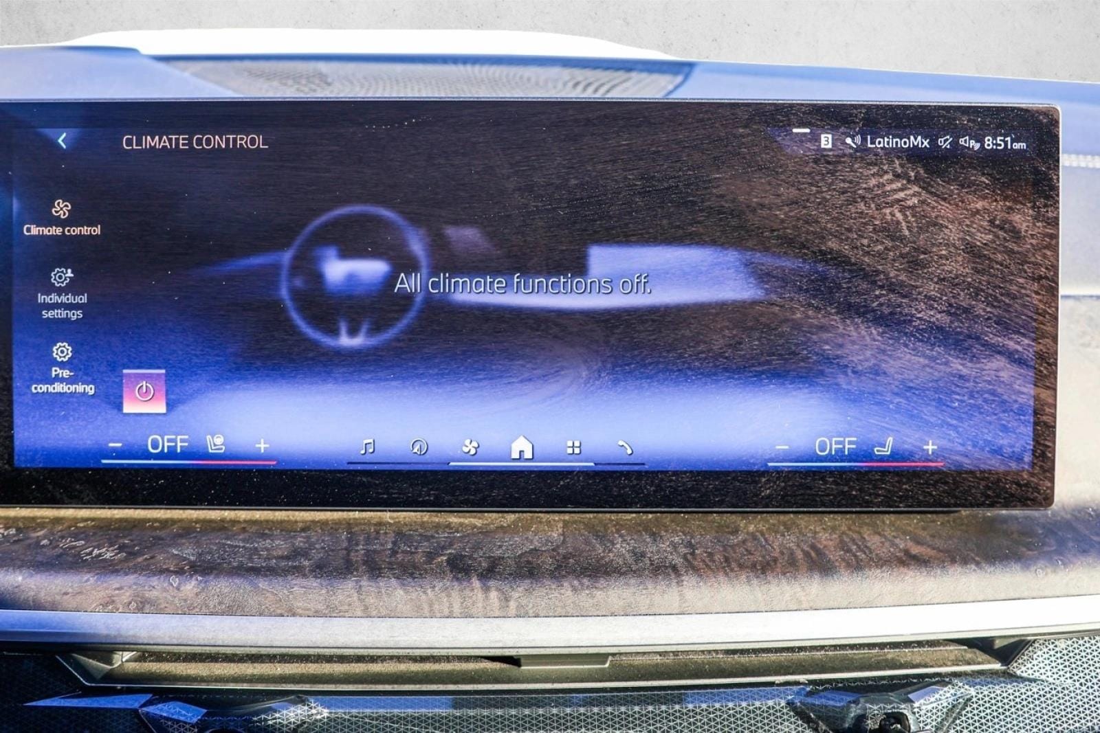 2025 BMW X7 - Image 20