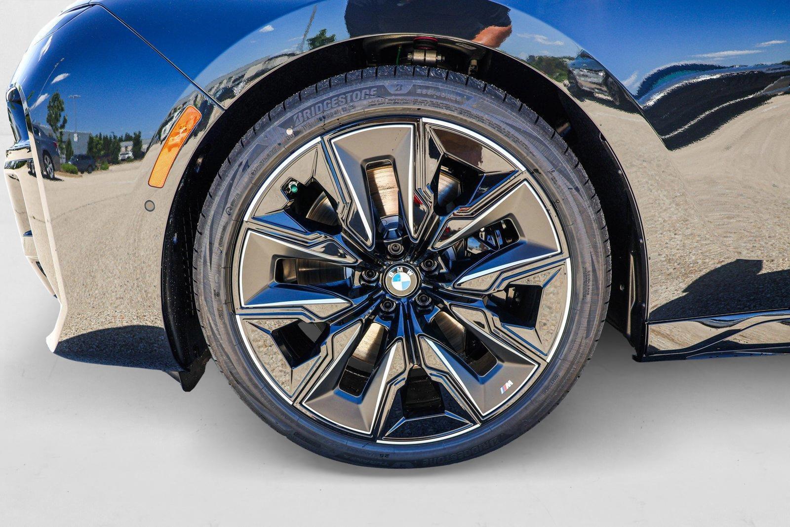 2025 BMW 7 Series 760i - Photo 9