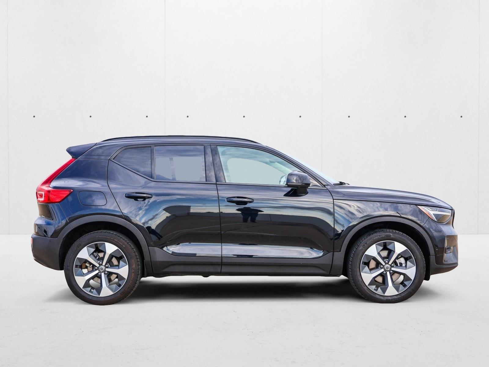 2024 Volvo XC40 Plus photo 4