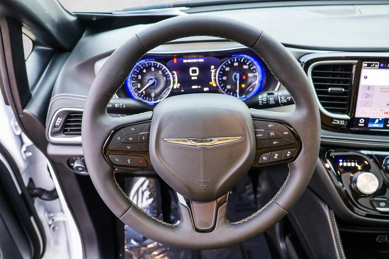 2025 CHRYSLER PACIFICA - Image 13