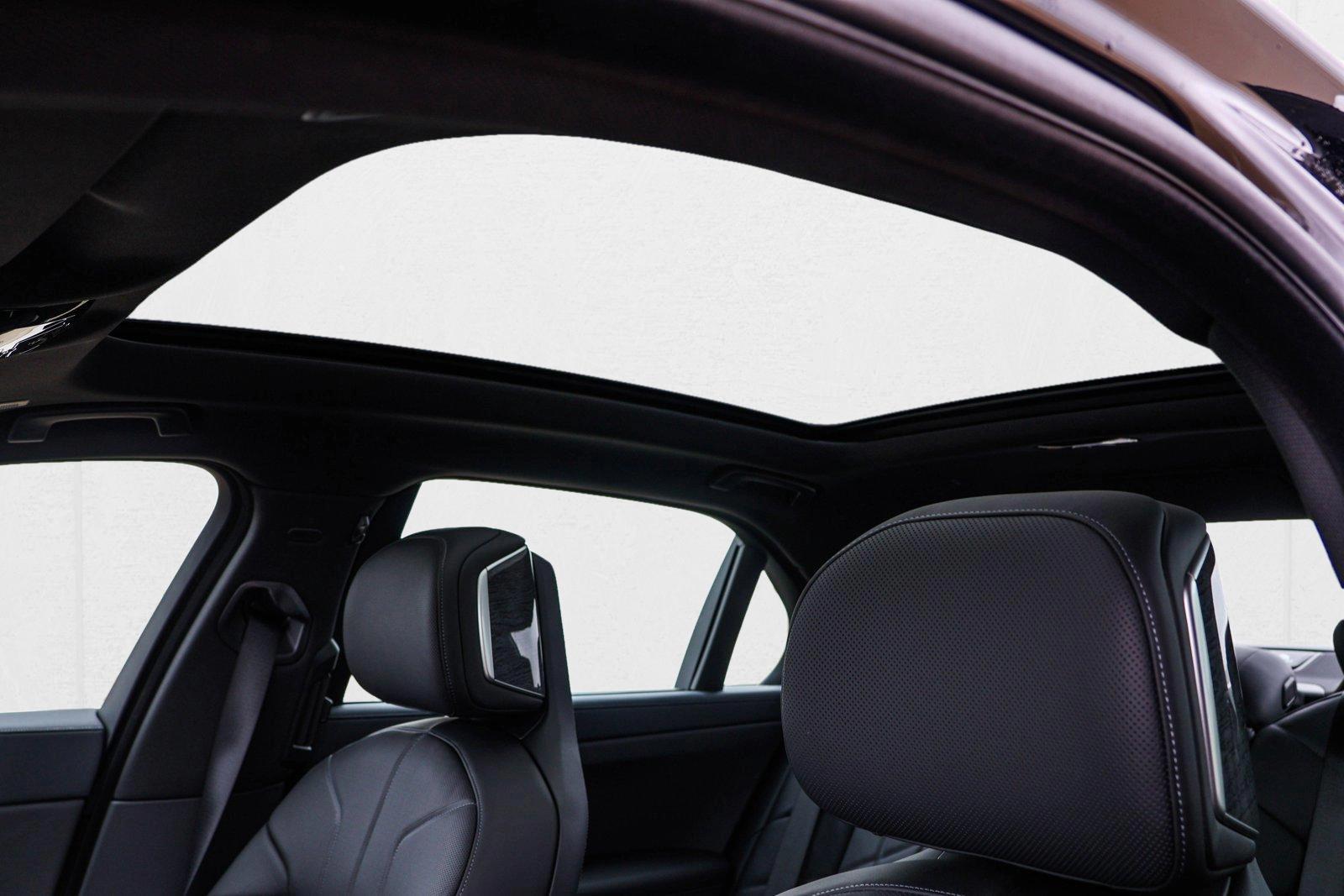 2025 BMW i7 50 - Photo 11