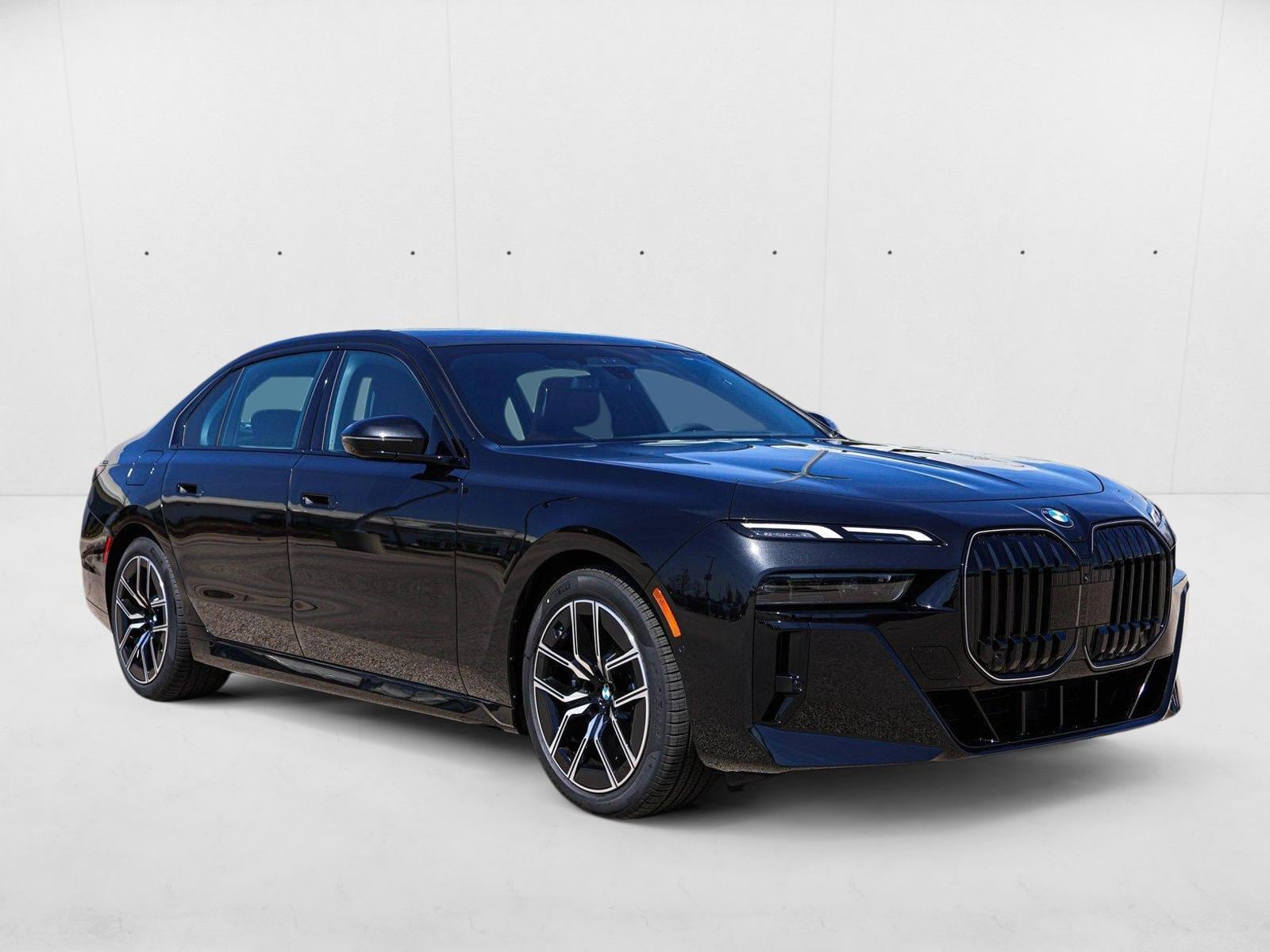 2025 BMW 7 Series 760i - Photo 3