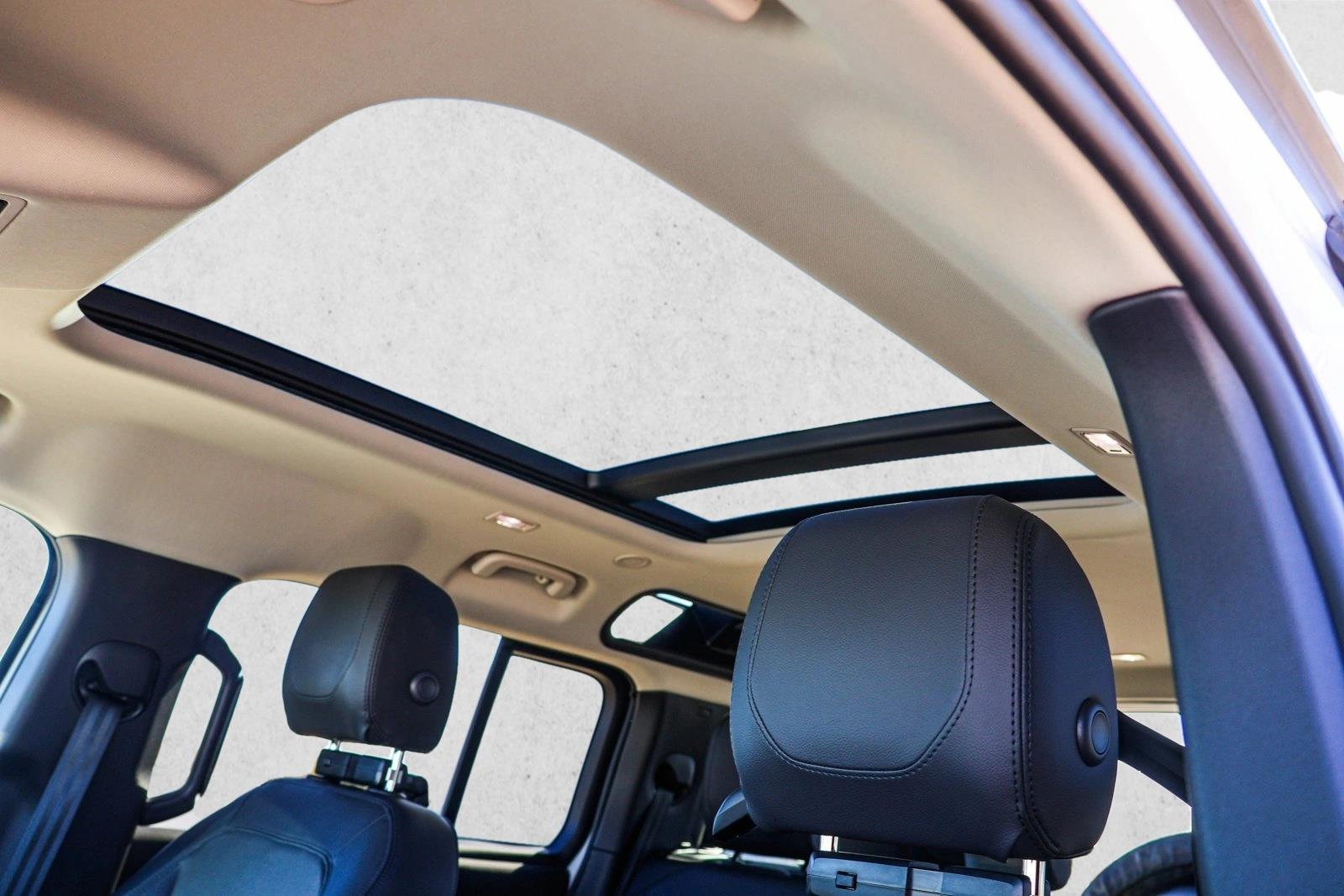 2024 LAND ROVER DEFENDER - Image 11