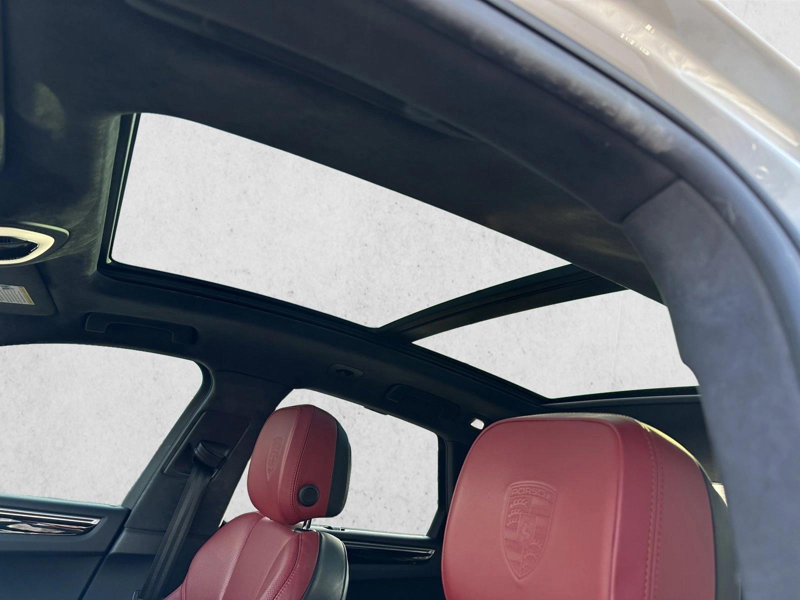 2017 PORSCHE MACAN - Image 11