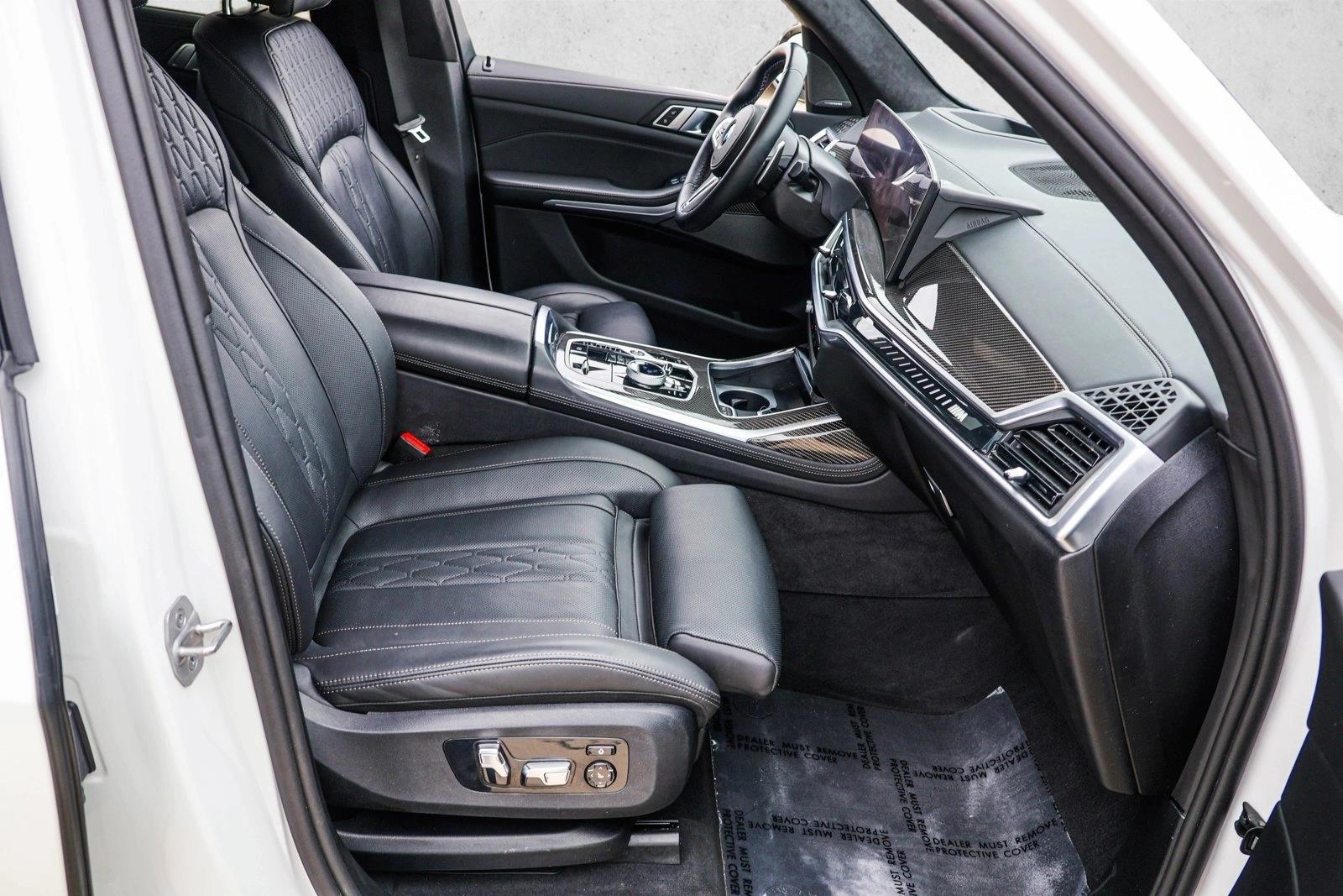 2025 BMW X7 - Image 27