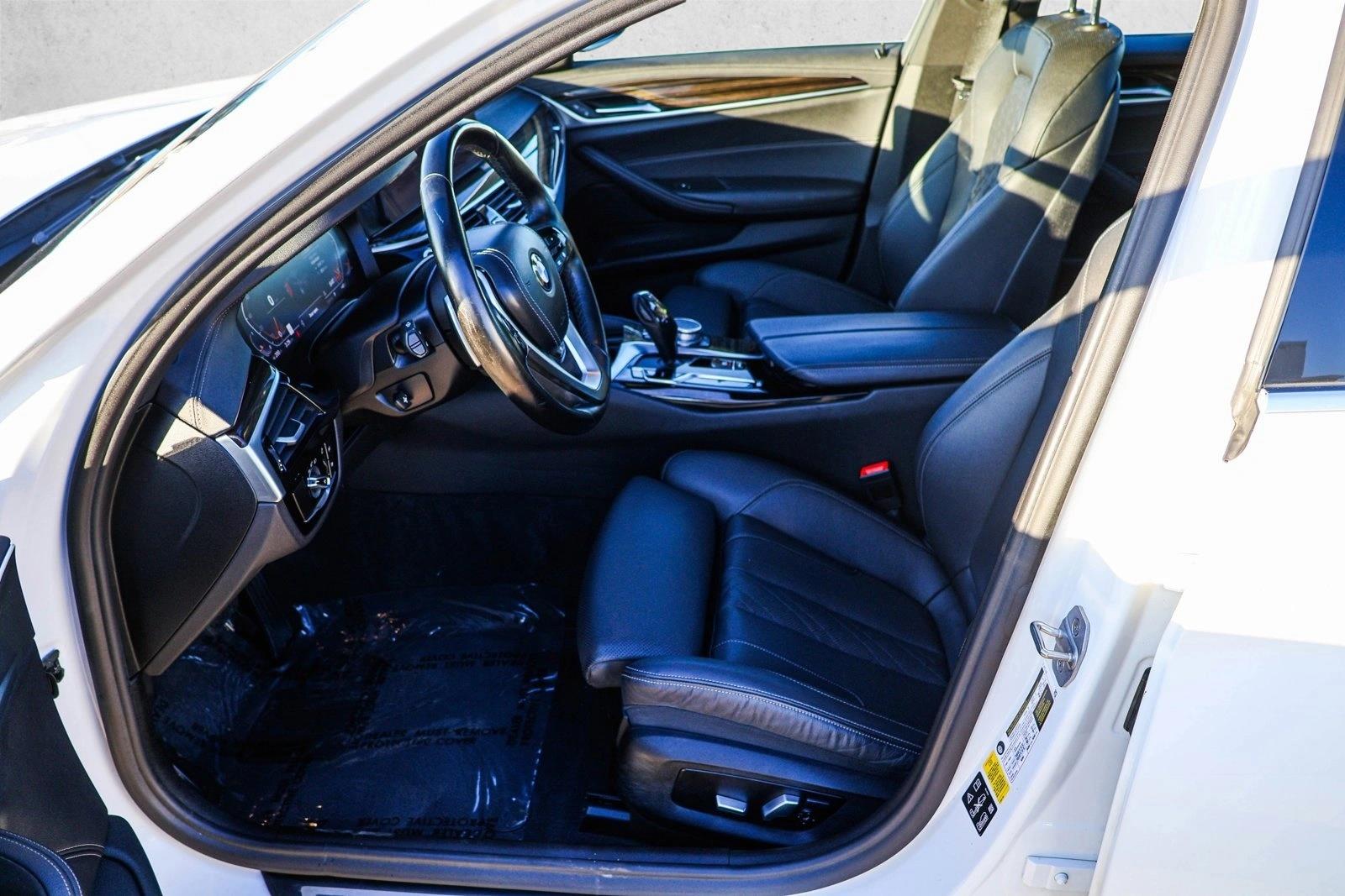 2022 BMW 530I - Image 12