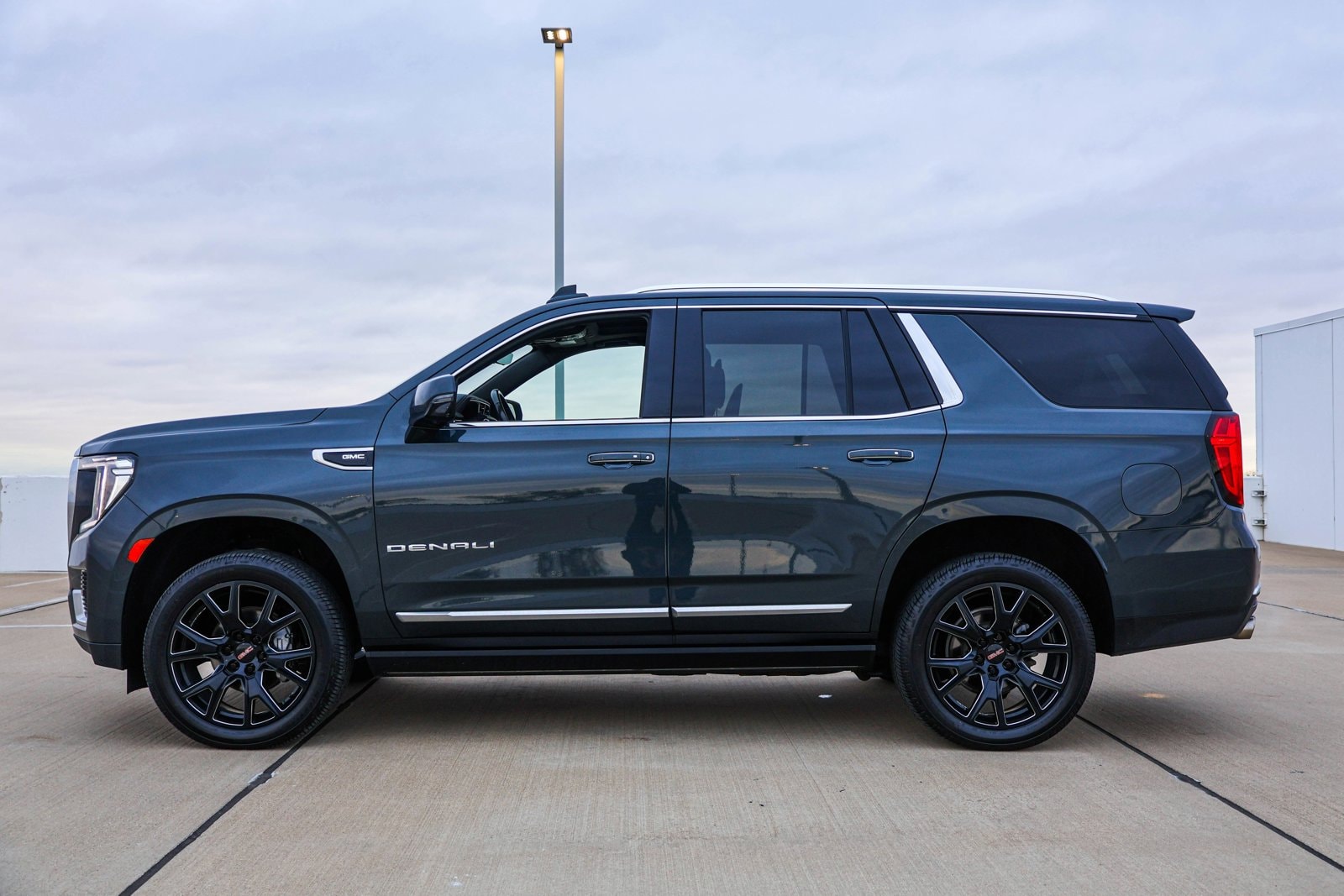 2021 GMC YUKON - Image 8