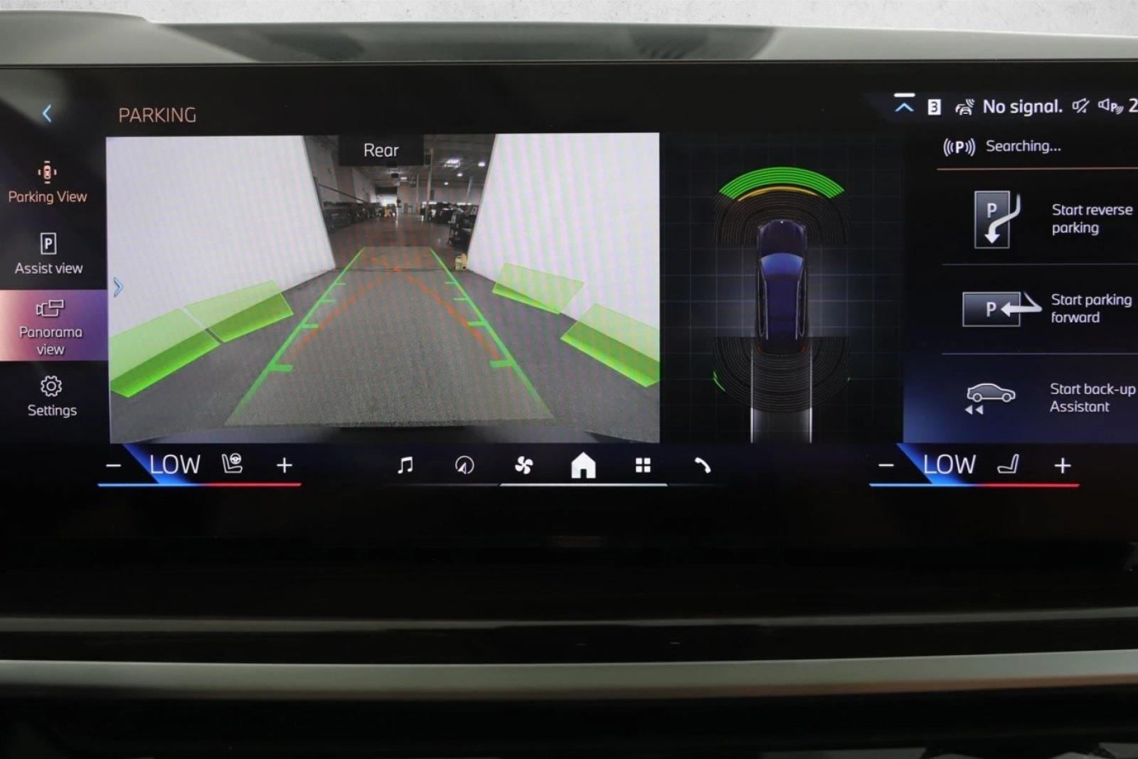 2025 BMW X7 - Image 14