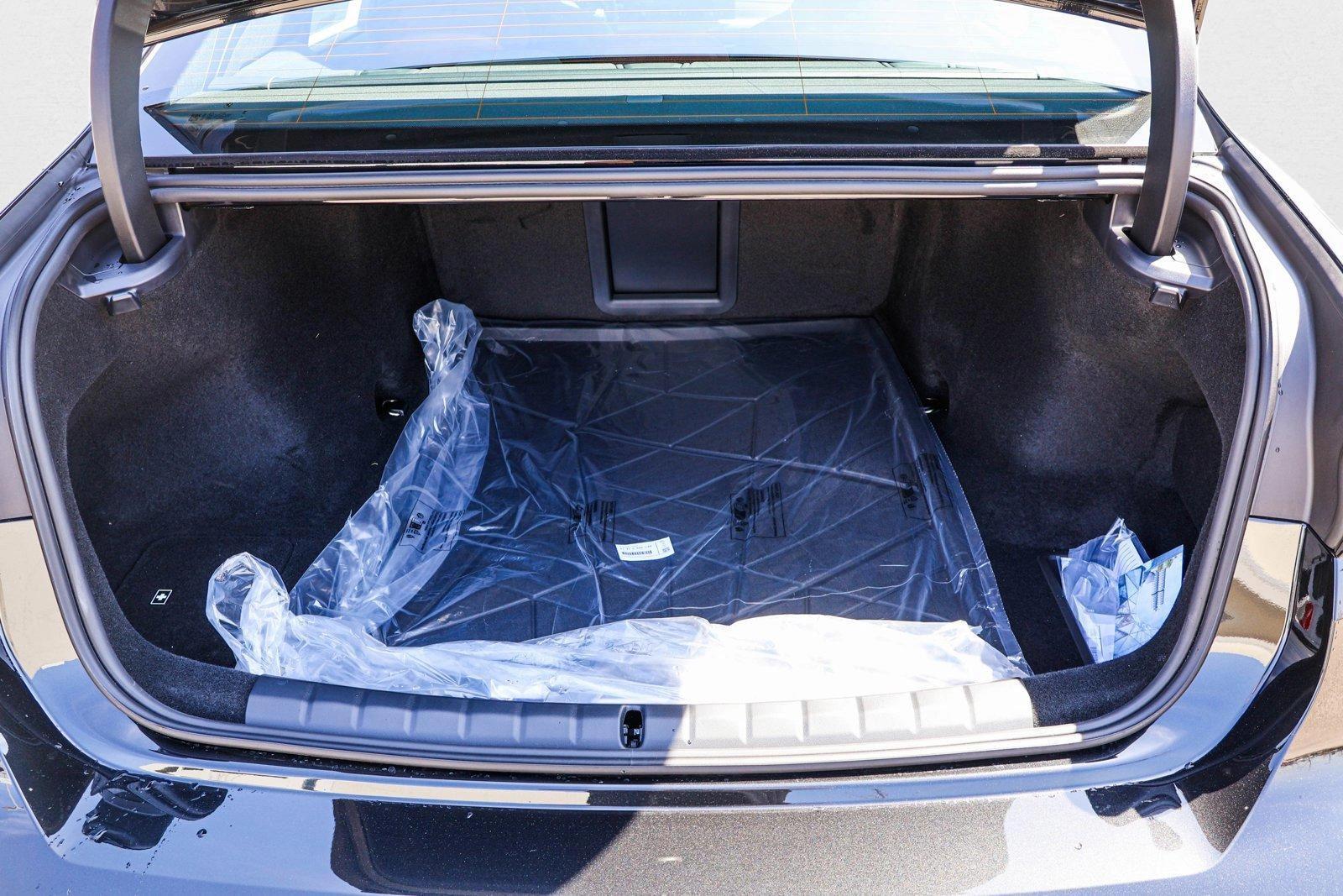 2025 BMW 7 Series 760i - Photo 23