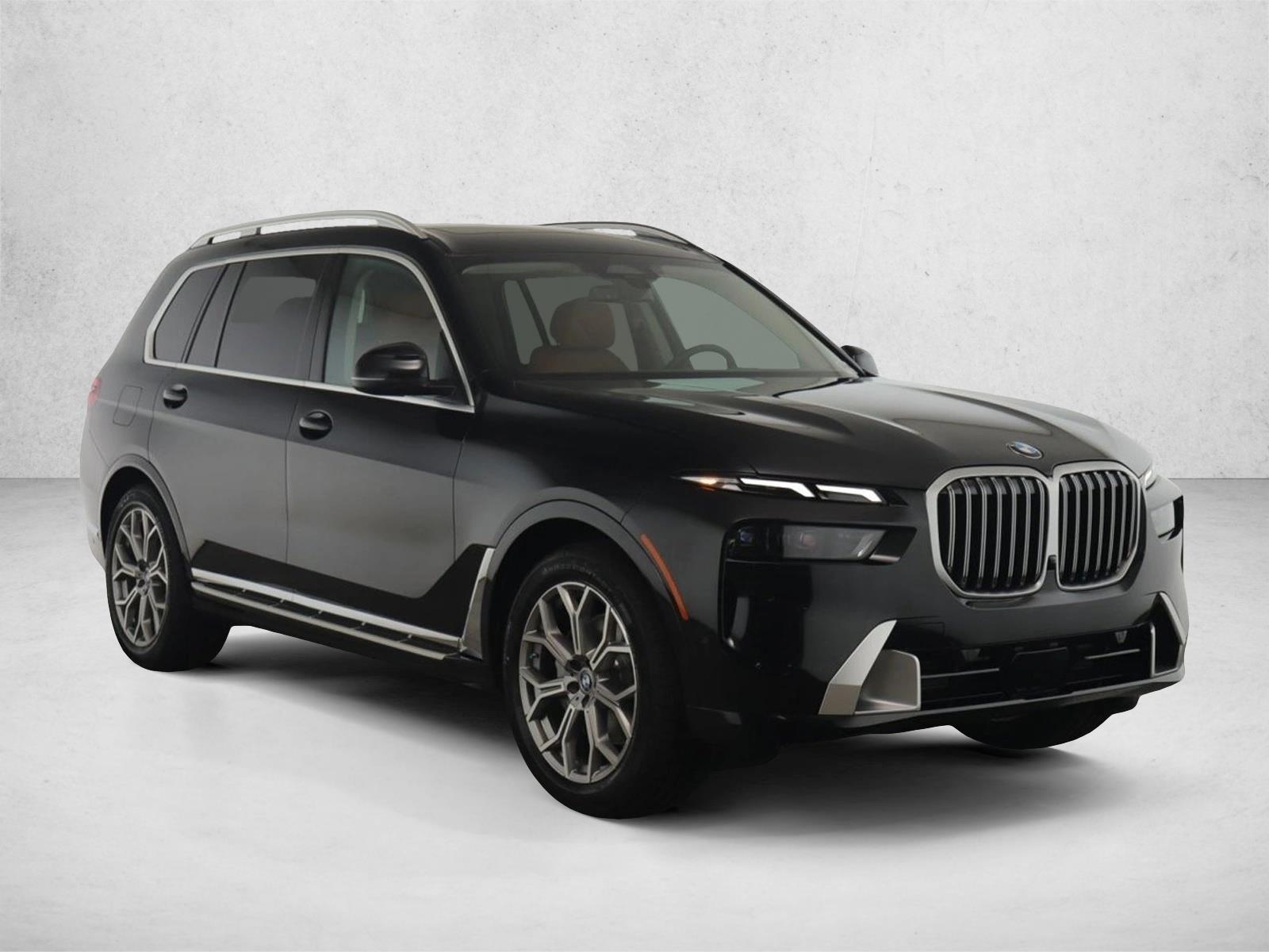 2025 BMW X7 - Image 3