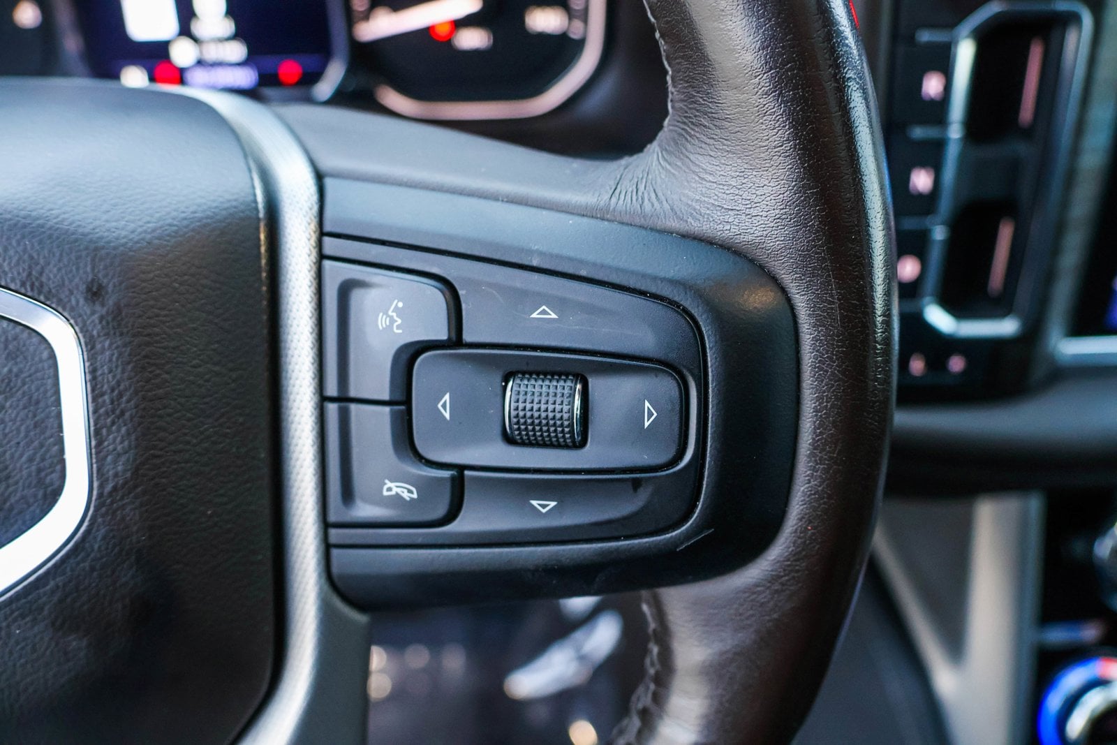 2021 GMC YUKON - Image 17