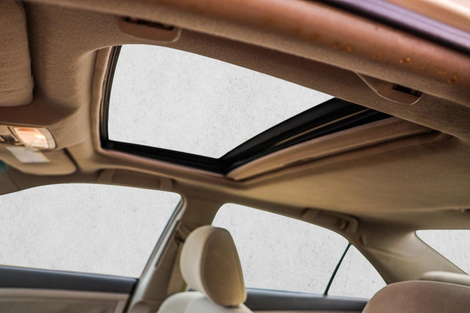 2010 TOYOTA CAMRY - Image 11