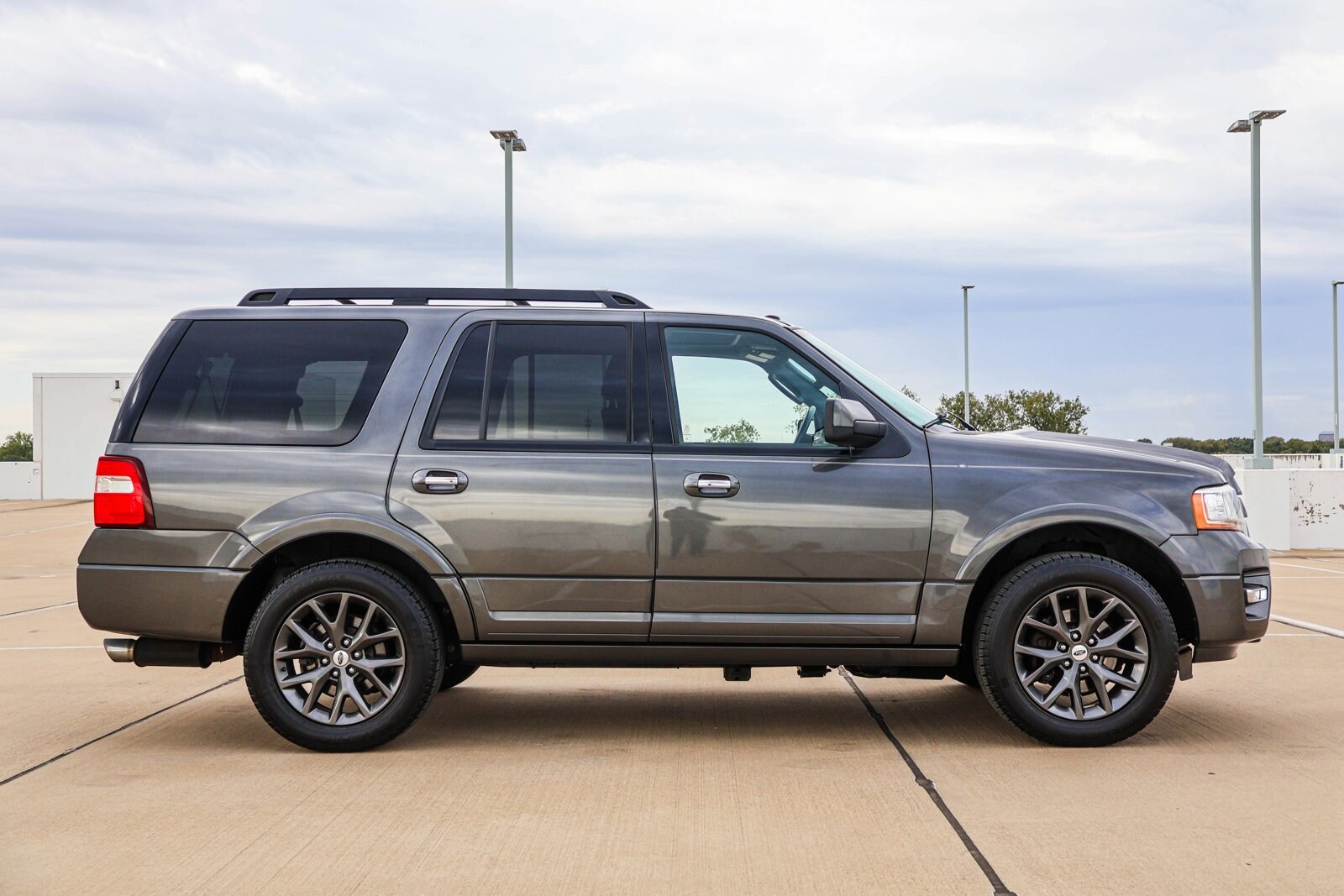 2017 Ford Expedition Limited photo 4