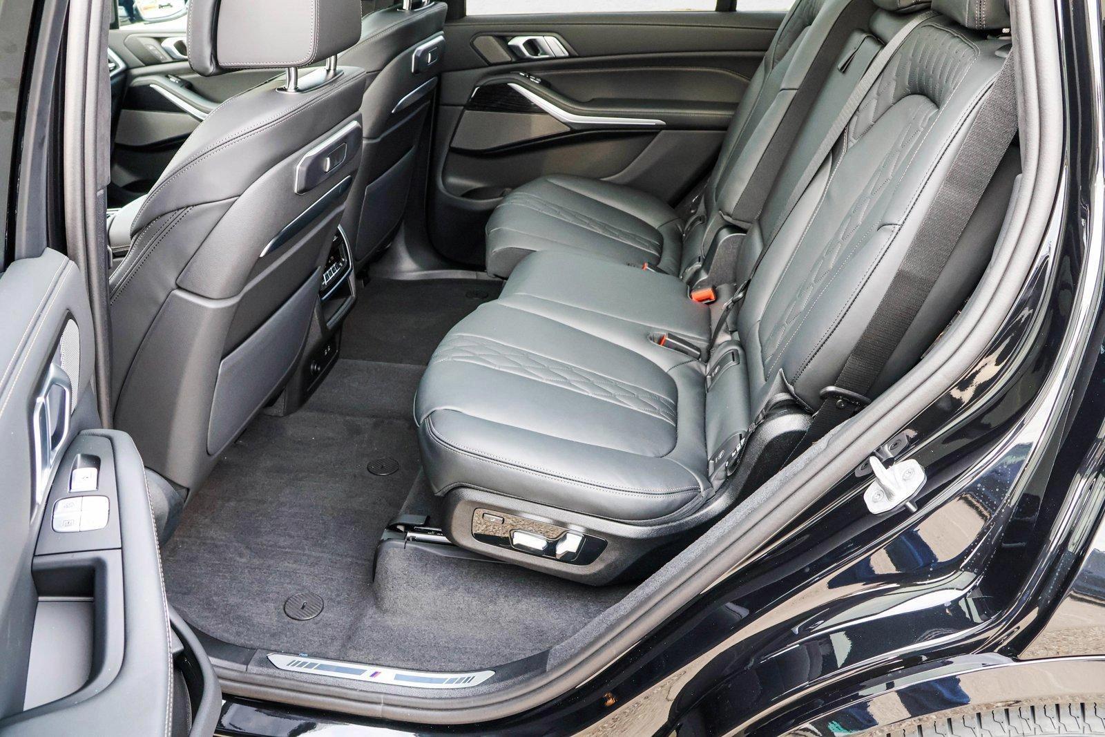 2025 BMW X7 - Image 21