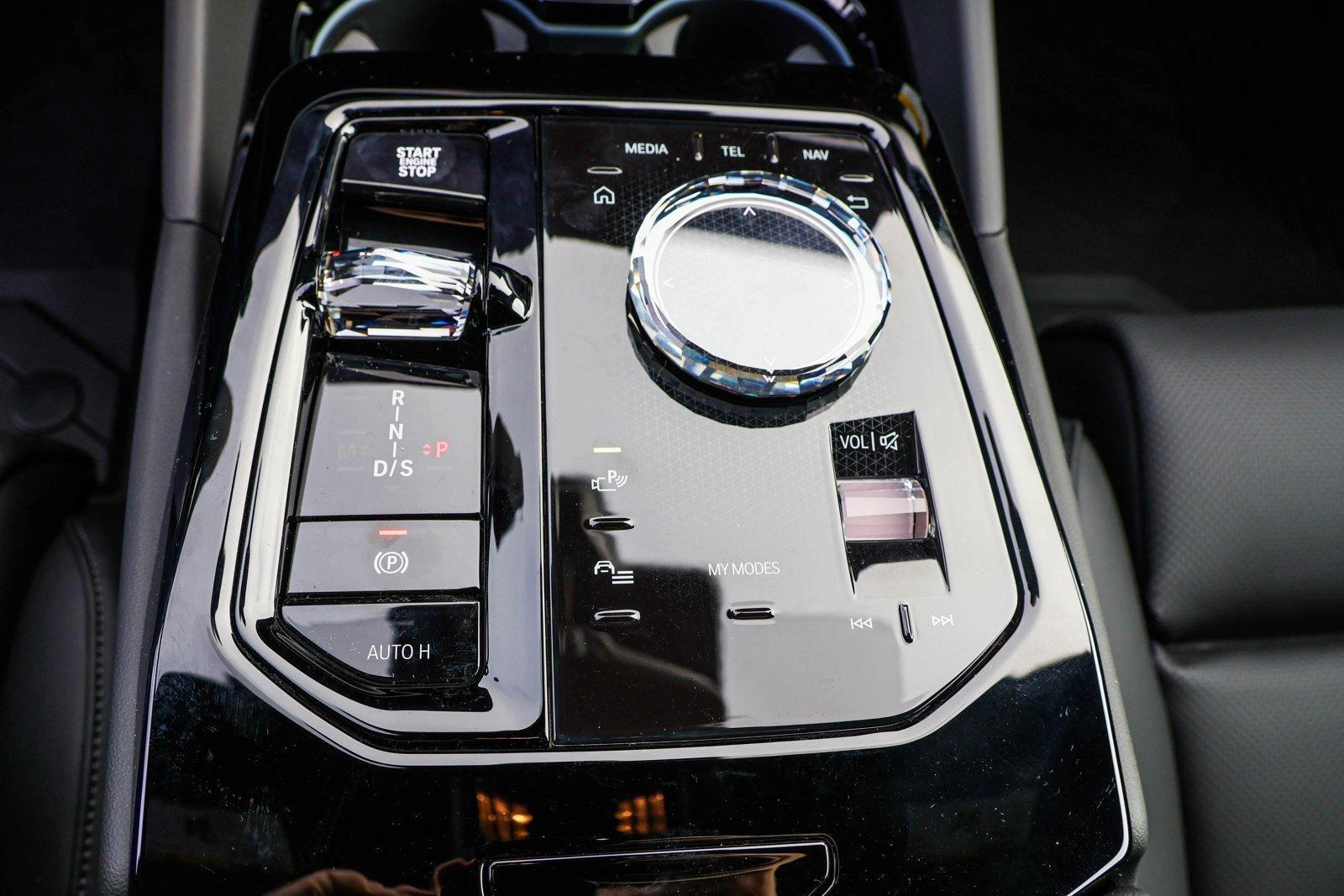 2025 BMW 530I - Image 19