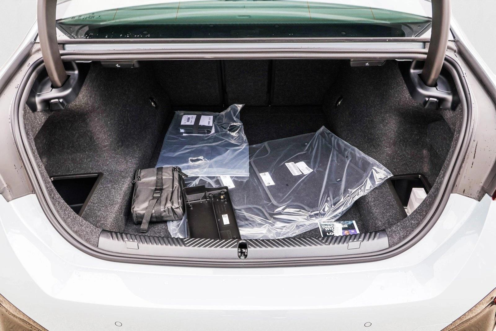 2025 BMW 530I - Image 21