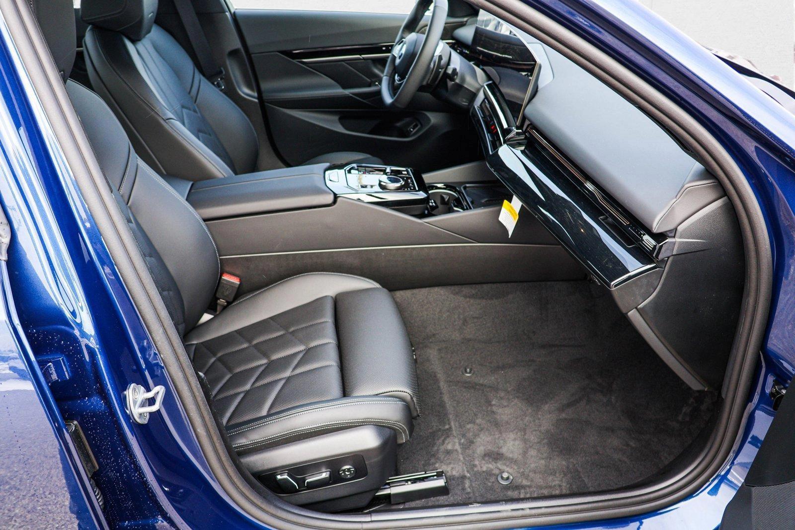 2025 BMW 530I - Image 25
