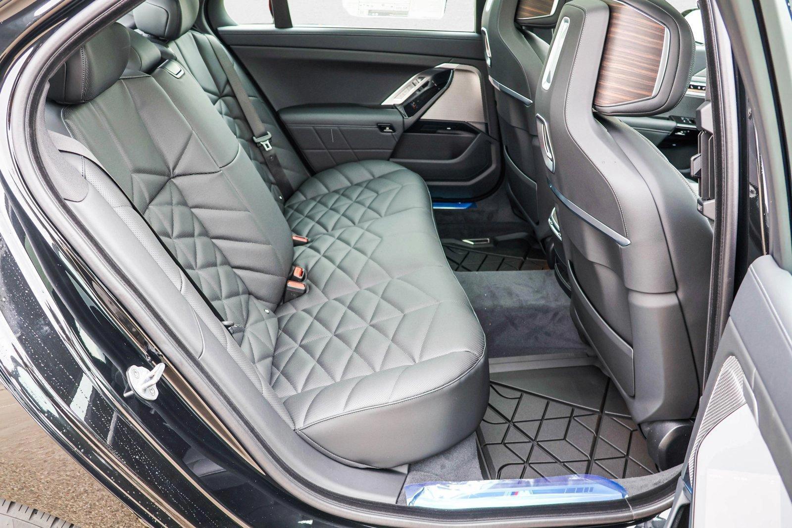 2025 BMW 7 Series 740i - Photo 24