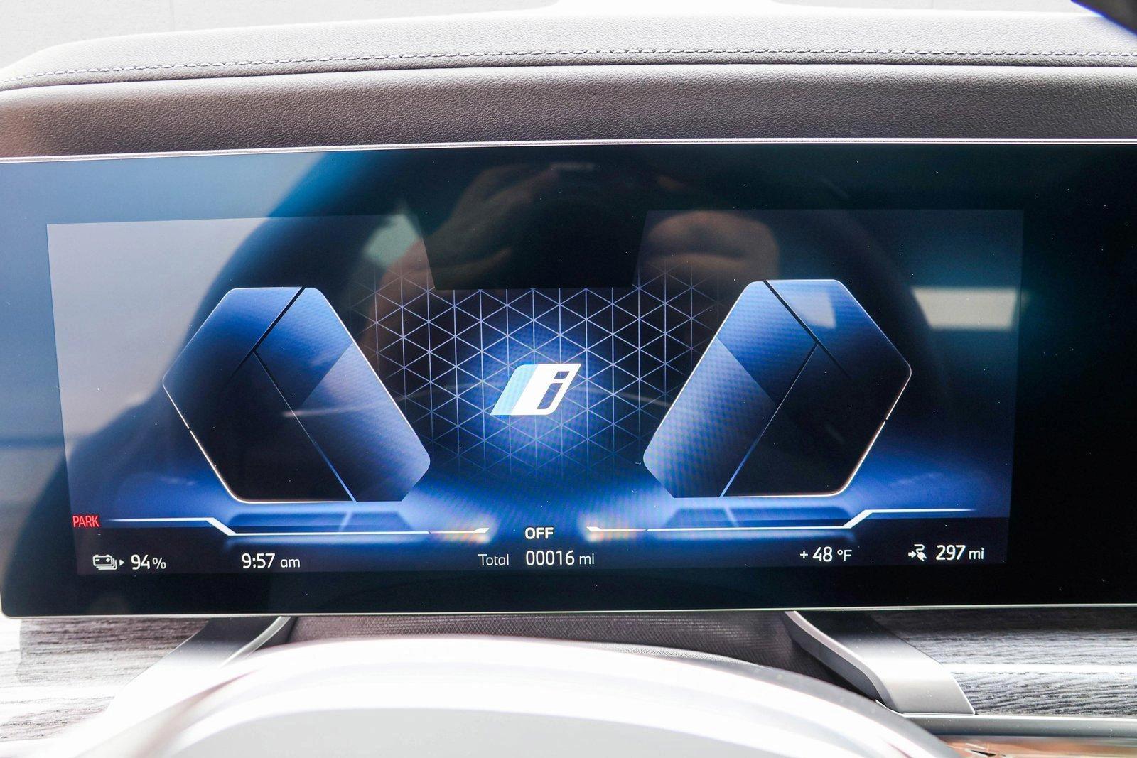 2025 BMW i7 50 - Photo 14