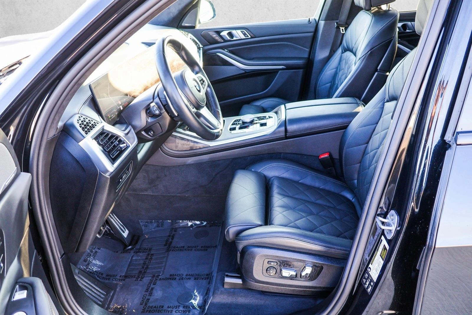 2025 BMW X7 - Image 12