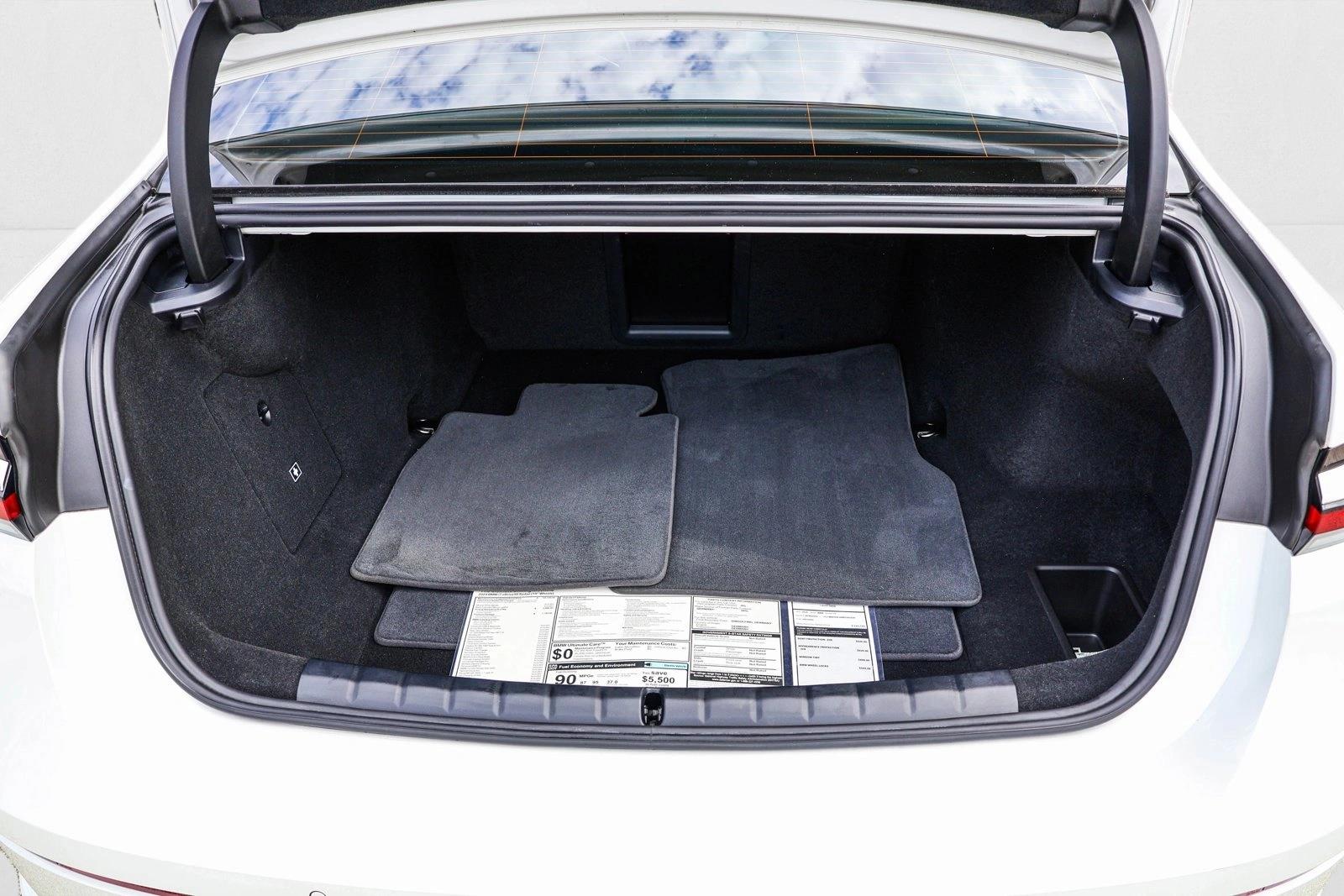 2024 BMW I7 - Image 25