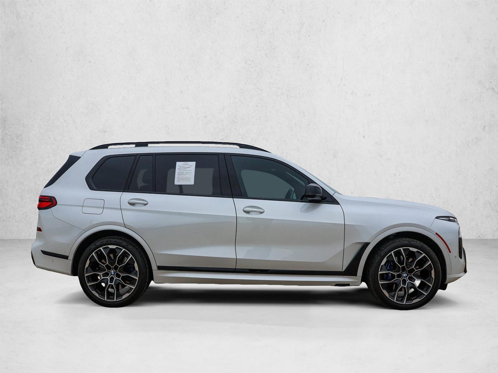 2025 BMW X7 - Image 4