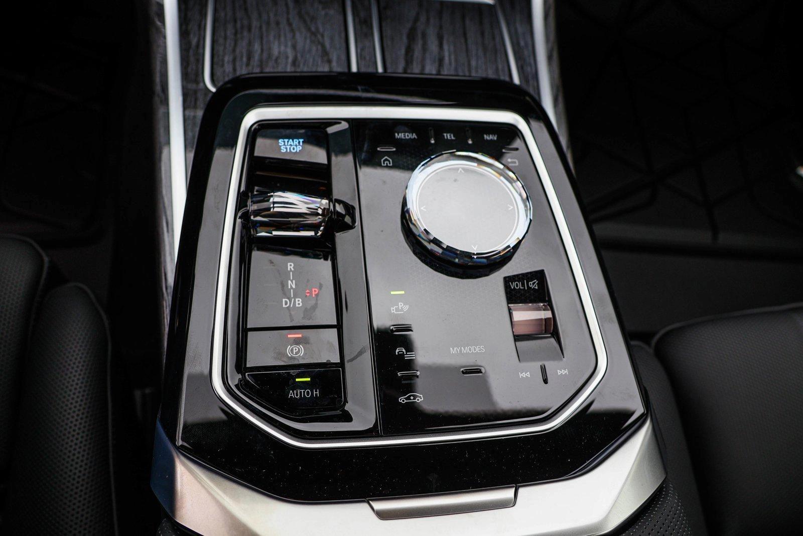 2025 BMW i7 50 - Photo 19