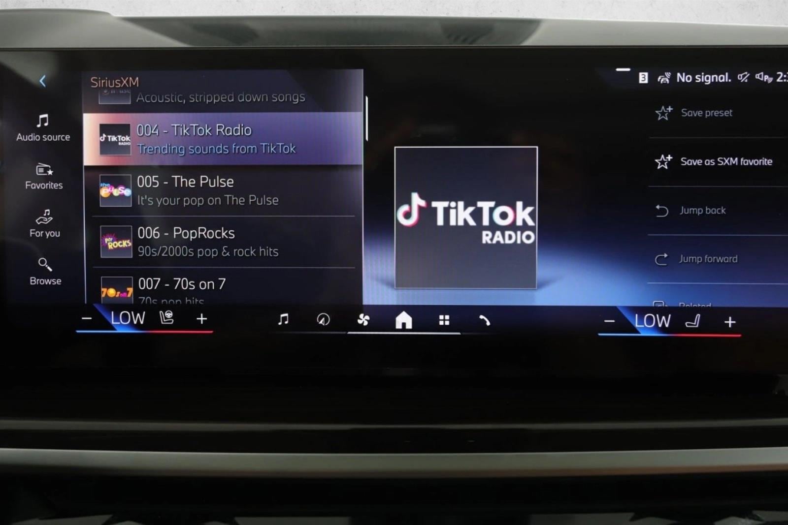 2025 BMW X7 - Image 15