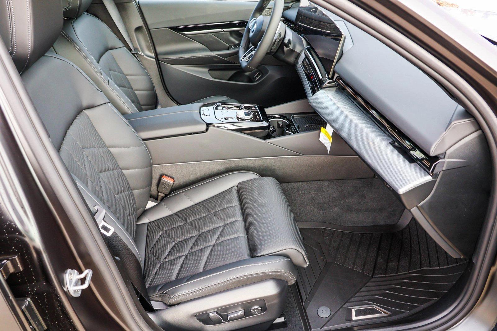 2025 BMW 530I - Image 25