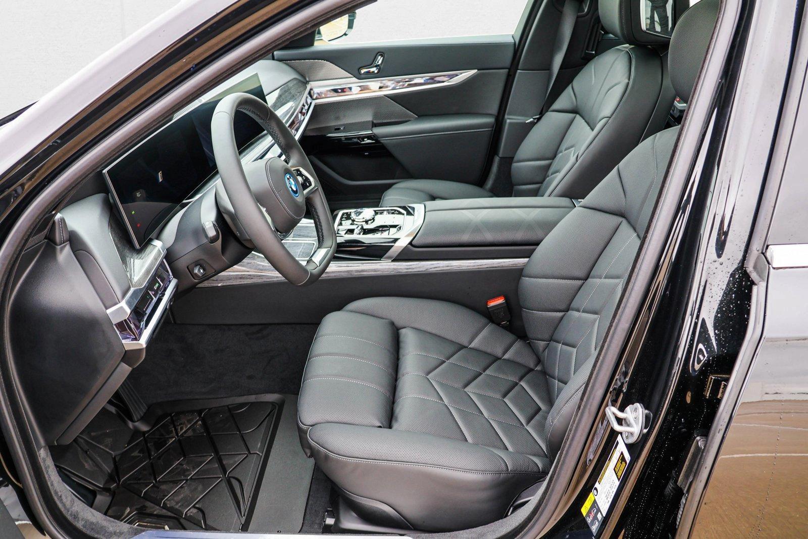 2025 BMW i7 50 - Photo 12