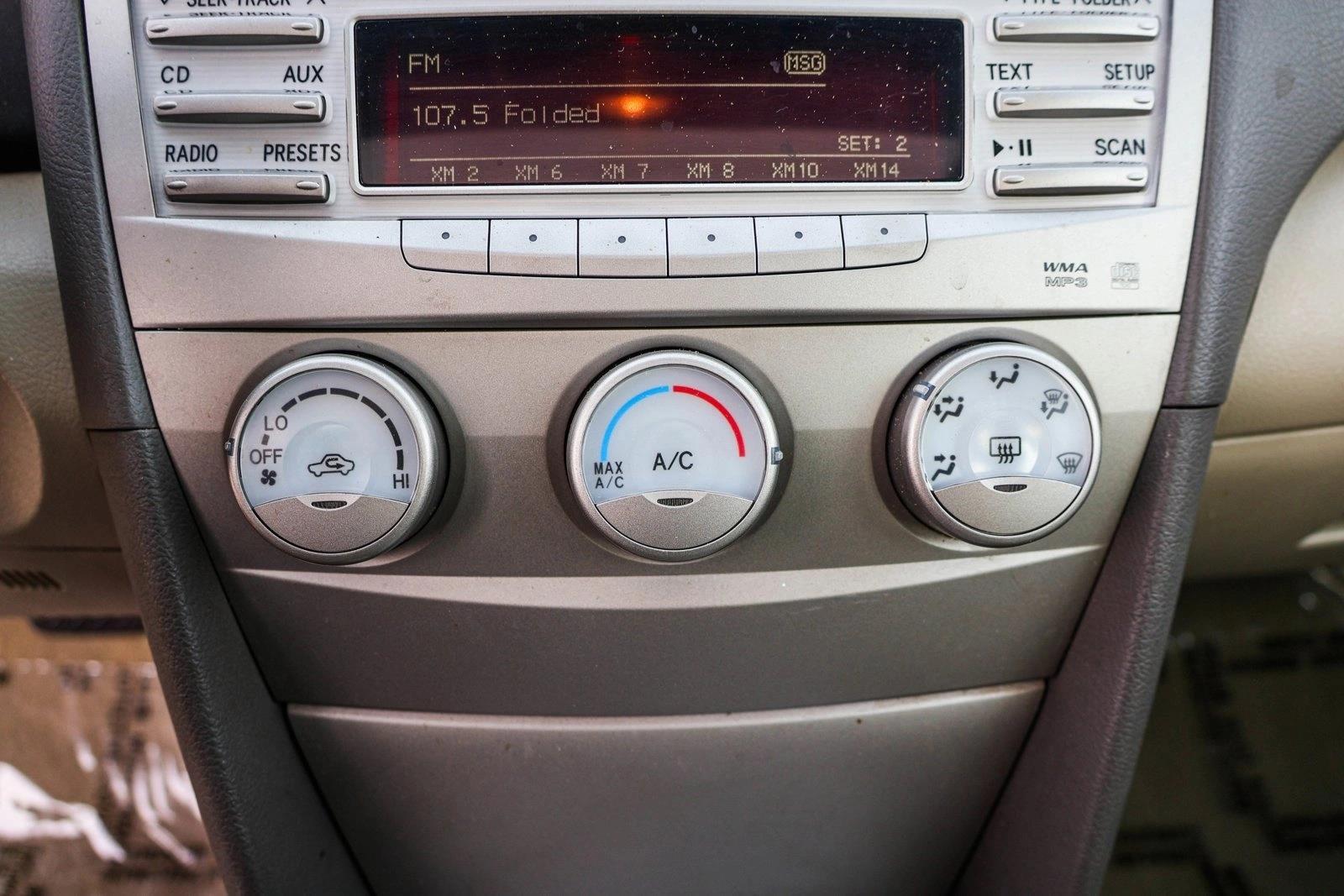 2010 TOYOTA CAMRY - Image 18