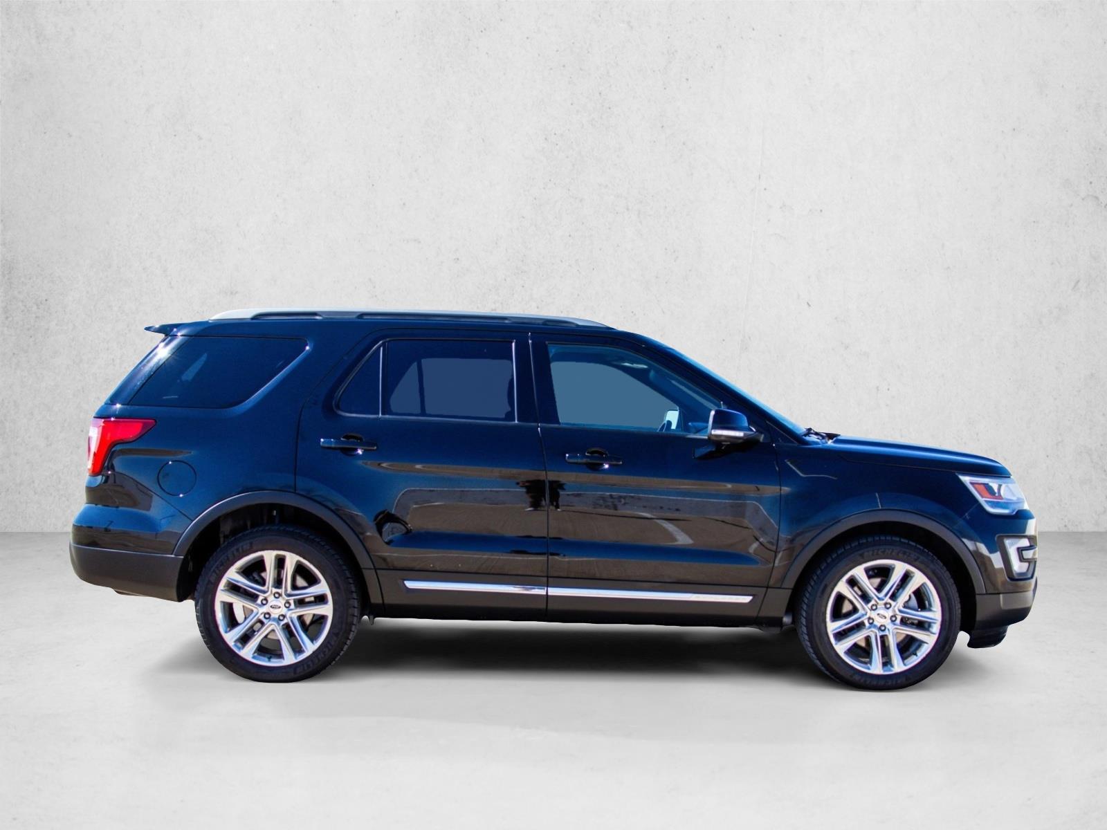 2017 Ford Explorer XLT photo 4