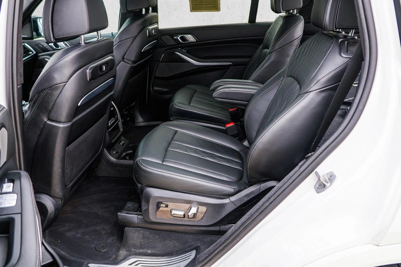 2025 BMW X7 - Image 21