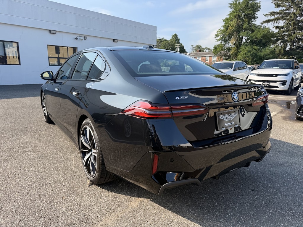 Used 2026 BMW 550e xDrive Sedan