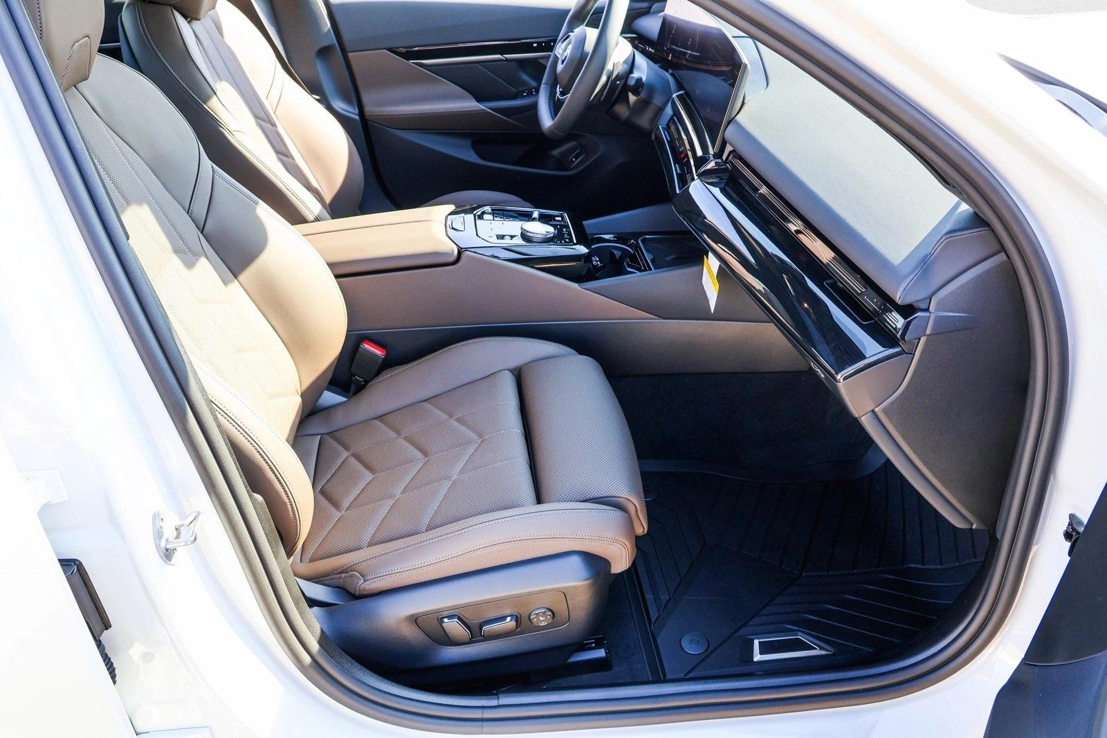 2025 BMW 530I - Image 25