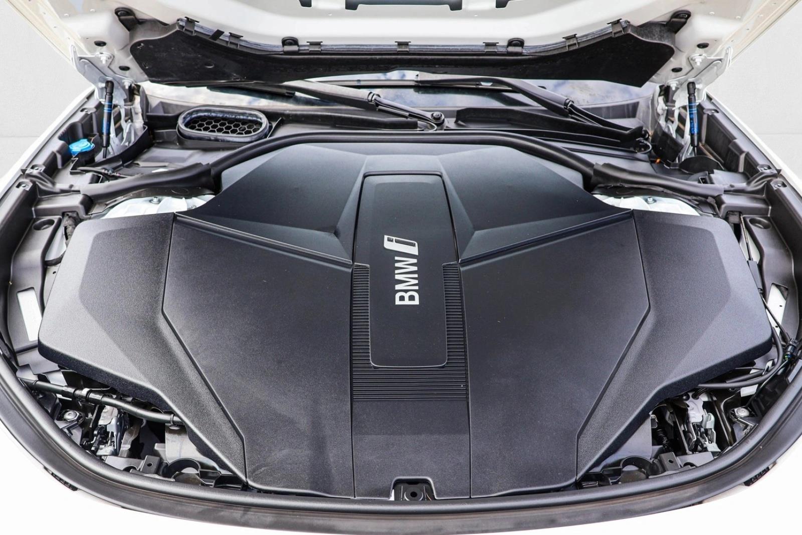 2024 BMW I7 - Image 29