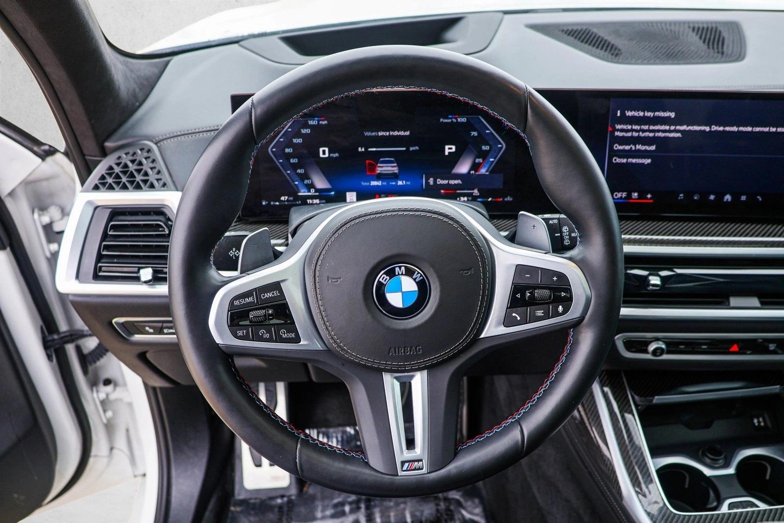 2025 BMW X7 - Image 13