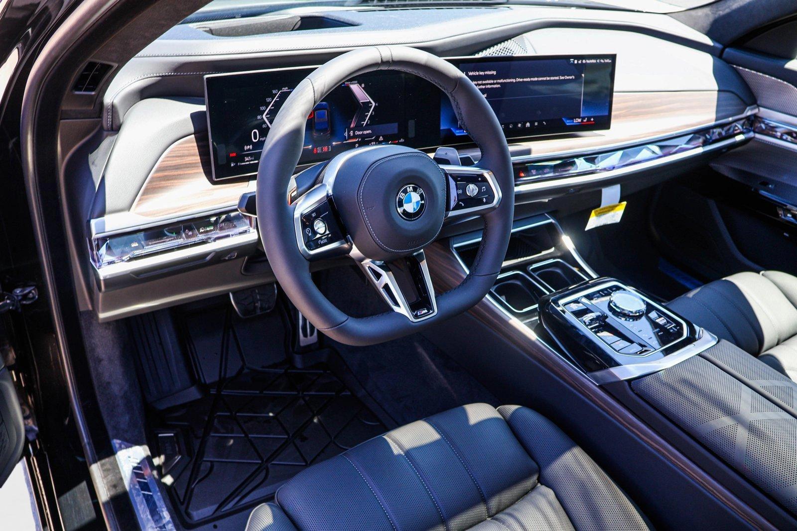 2025 BMW 7 Series 760i - Photo 10