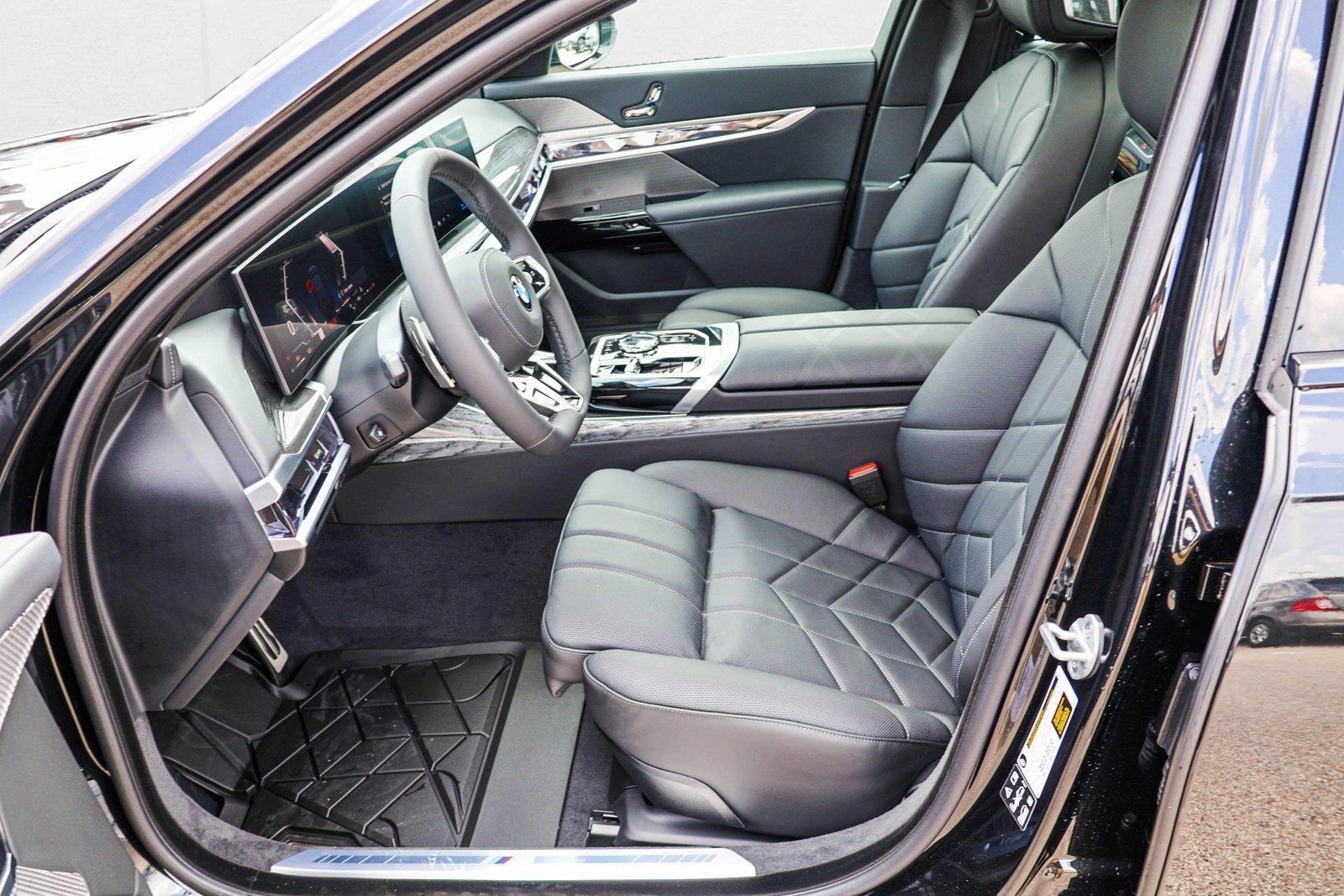2025 BMW 7 Series 760i - Photo 12