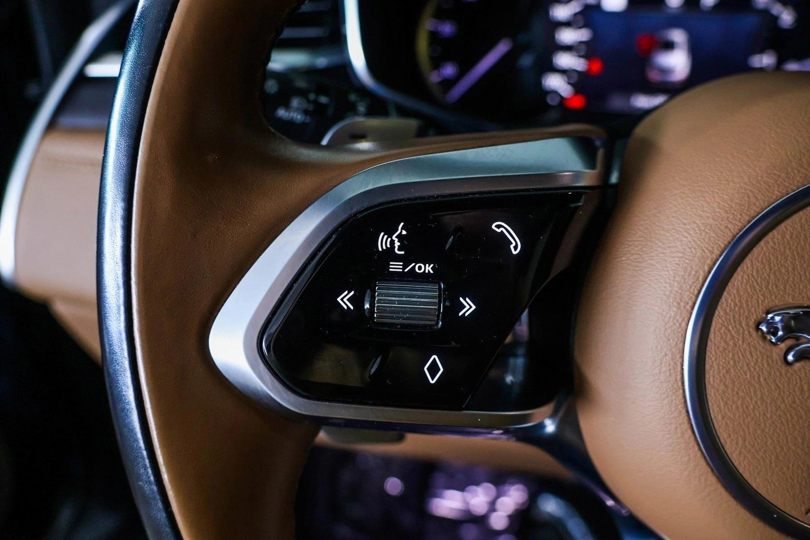 2023 JAGUAR F-PACE - Image 12