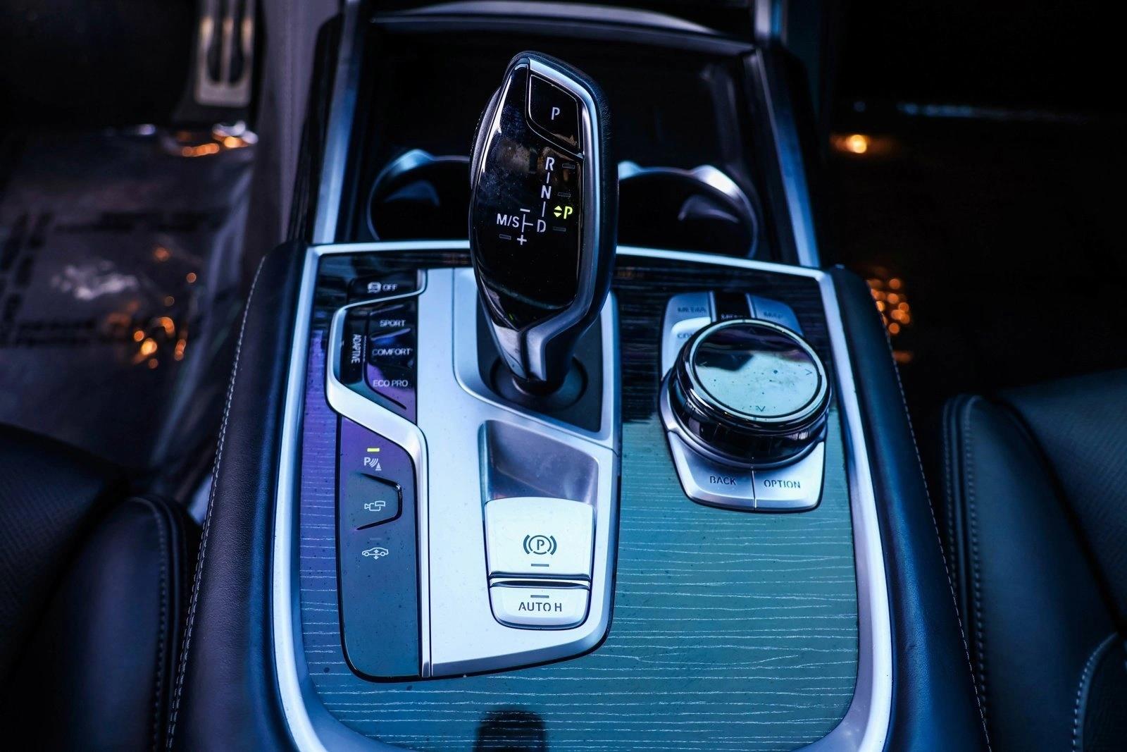 2022 BMW 750LI - Image 21