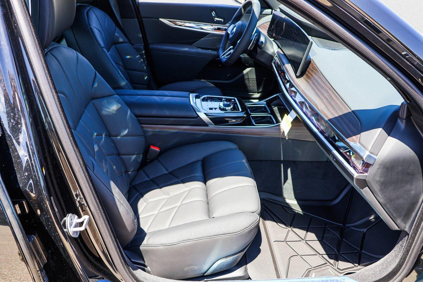 2025 BMW 7 Series 760i - Photo 26