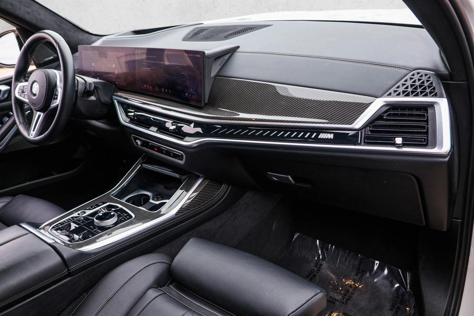 2025 BMW X7 - Image 26